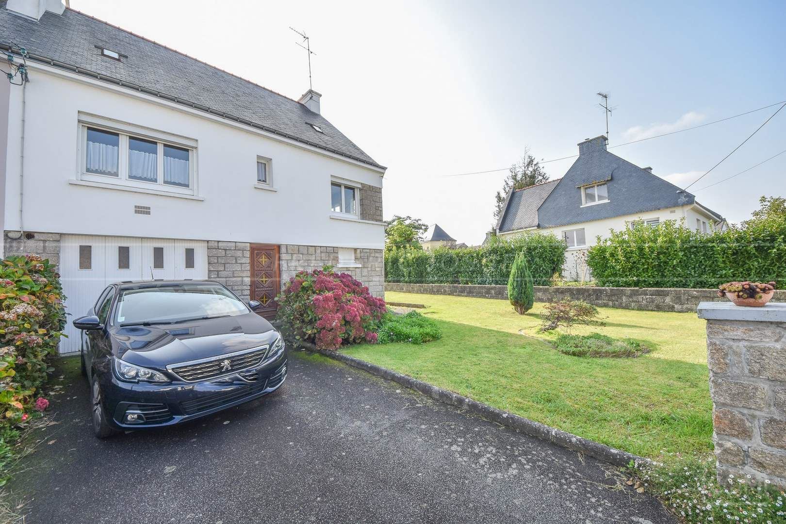 MAISON DE QUALITE - 3/5 CHAMBRES - TERRASSE - CALME - CAVE - GARAGE - TERRAIN DE 500M² ENVIRON - RARE photo 3